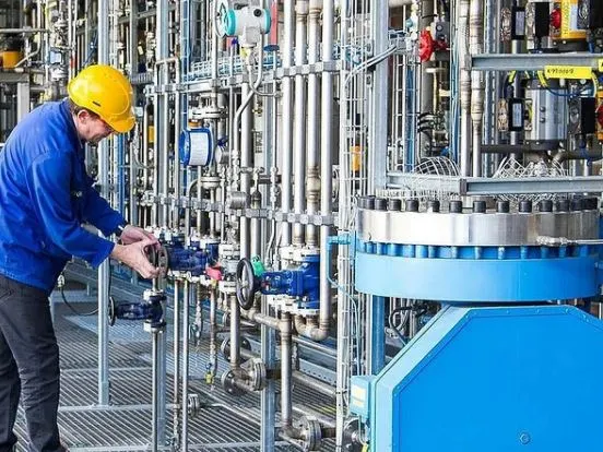 BASF faz parceria com a Henkel para substituir matéria-prima fóssil por materiais renováveis 
