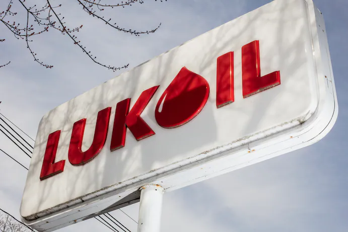 A gigante petrolífera russa Lukoil tinha grandes sonhos para seus postos de gasolina nos EUA. A invasão à Ucrânia pode significar o fim.