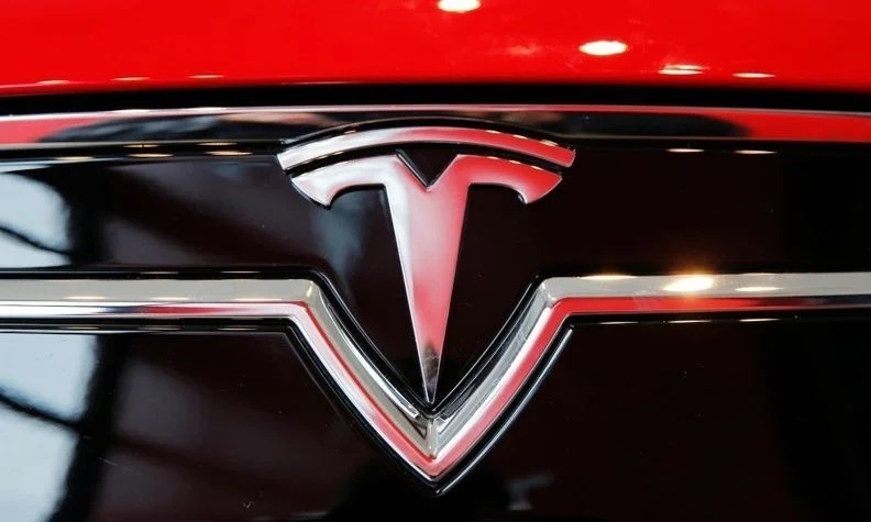 Ações da Tesla caem 12%, causando uma perda de US$ 126 bilhões em valor de mercado