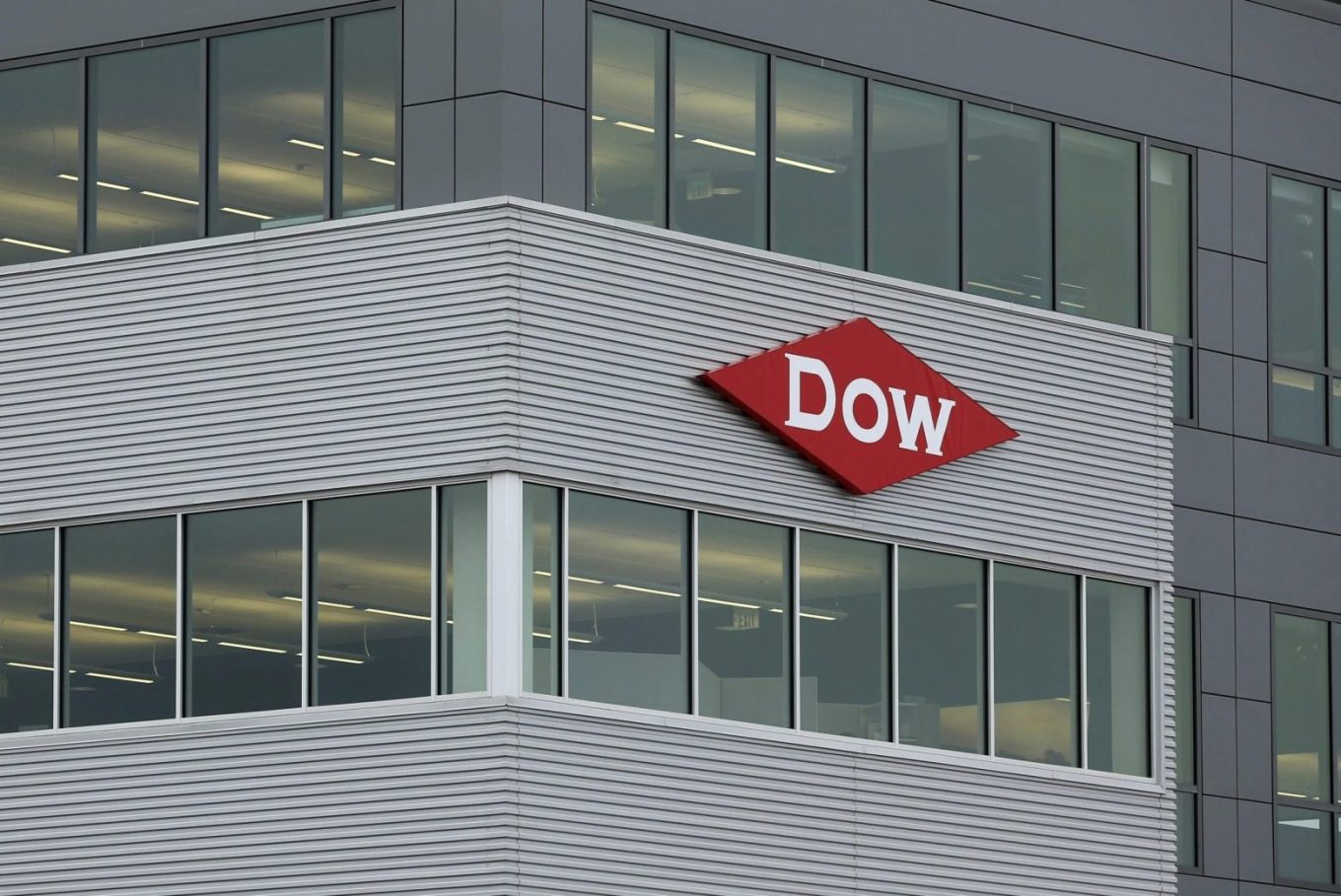 Dow aprova recompra de ações de US$ 3 bilhões