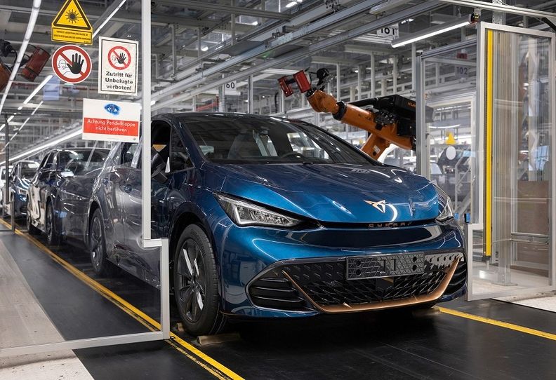 Escassez global de microchips vai piorar em 2024, diz VW CFO