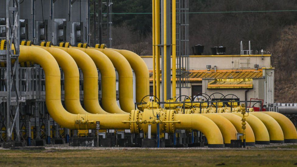 Rússia suspende exportações de gás para Polônia e Bulgária