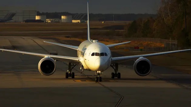 Boeing registra prejuízo ao lidar com atrasos em programas comerciais e de defesa