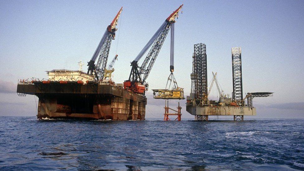Preço do petróleo sobe à medida que a UE corta importações russas