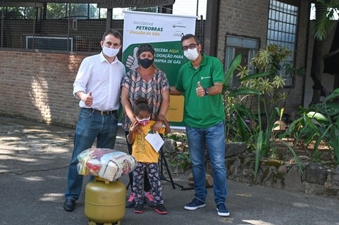Petrobras realiza doação de cestas básicas e gás de cozinha em Minas Gerais