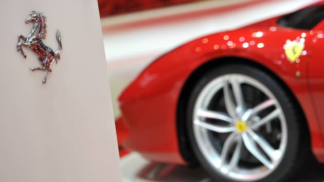 CEO da Ferrari ignora preocupações sobre desempenho de seus veículos elétricos