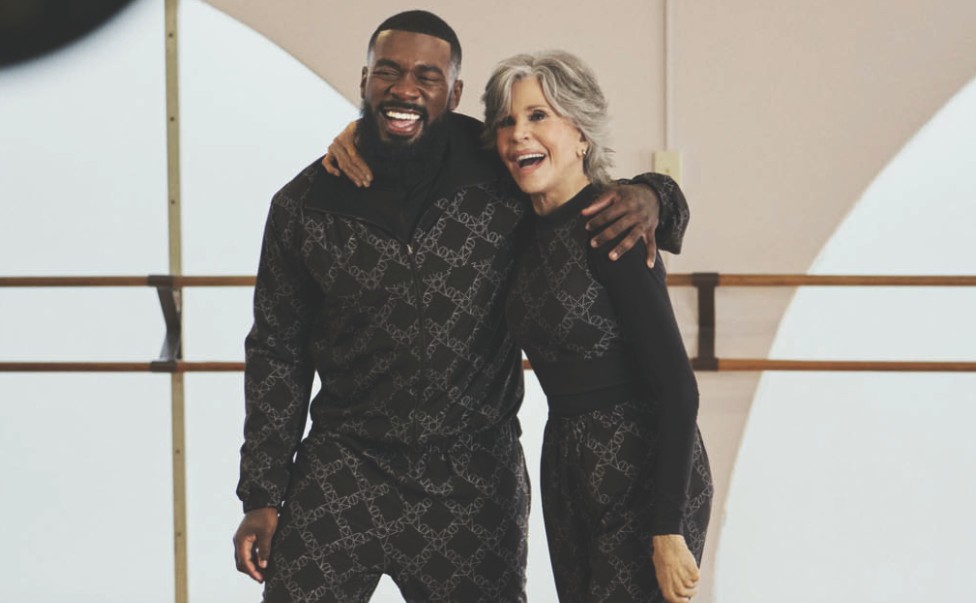 H&M lança campanha com novo conceito de roupa esportiva, estrelada por Jane Fonda e JaQuel Knight