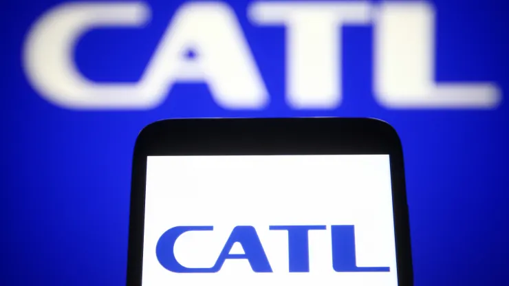 CATL da China, fornecedora da Tesla, considera expandir os negócios de troca de baterias no exterior