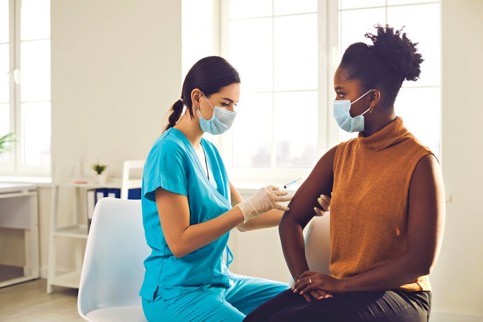 Empresas farmacêuticas correm para desenvolver vacinas de mRNA para influenza