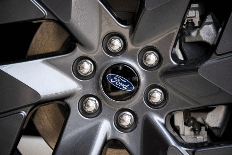 Ford faz recall de 198.000 SUVs nos EUA devido ao risco de incêndio