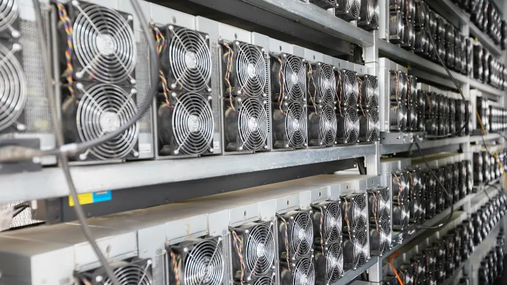 A mineradora de Bitcoin Core Scientific emite aviso de falência e as ações caíram 97% no ano