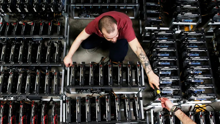 O software usado na mineração de bitcoin está recebendo sua primeira grande reforma em mais de uma década – eis o que está mudando