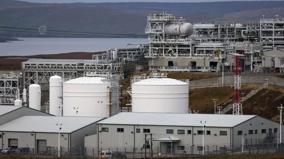 Reino Unido desafia alertas climáticos com novas licenças de petróleo e gás