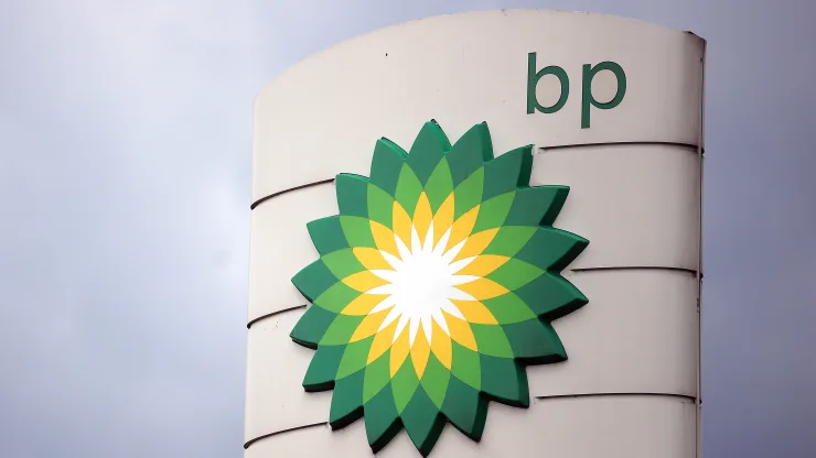 A BP obtém lucro trimestral de US $ 8,2 bilhões, com as principais empresas de petróleo publicando outra rodada de ganhos abundantes