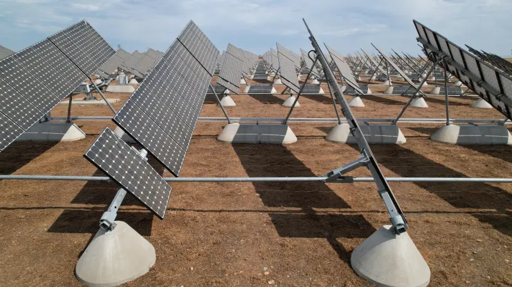 Estados Unidos e Emirados Árabes Unidos assinam acordo de parceria estratégica para estimular US$ 100 bilhões em investimento em energia limpa