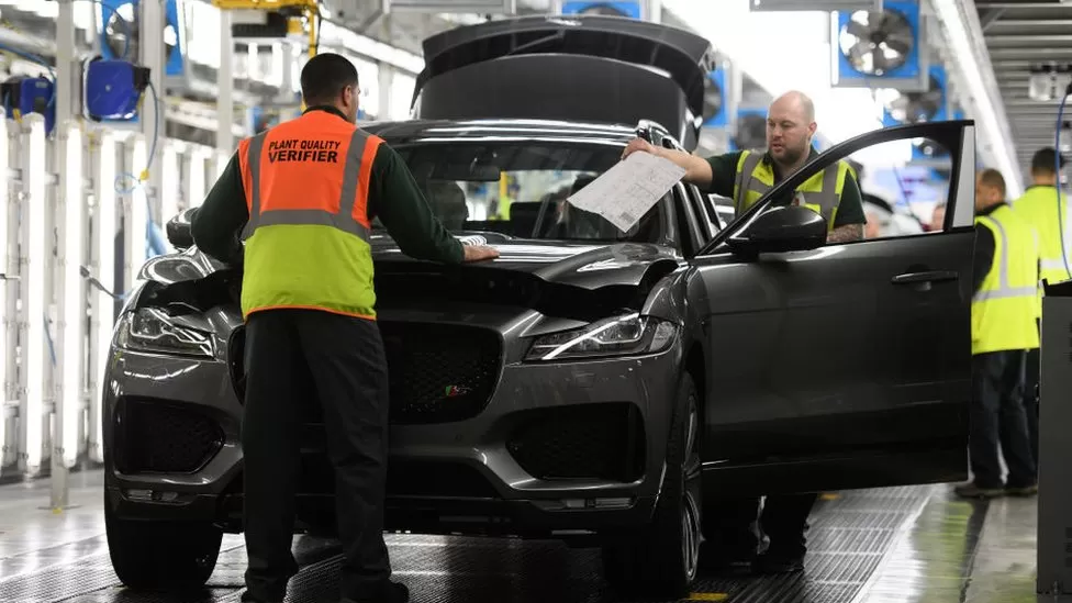 Jaguar Land Rover corta produção nas fábricas do Reino Unido devido à escassez de chips