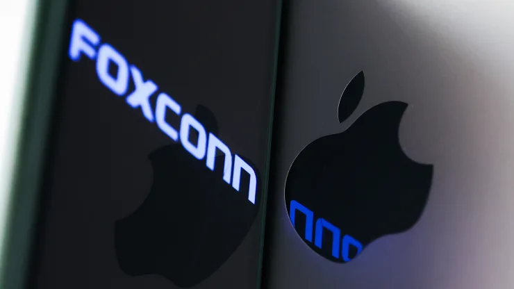 A fabricante de iPhone Foxconn relata queda na receita após agitação e surto de Covid na principal fábrica da China