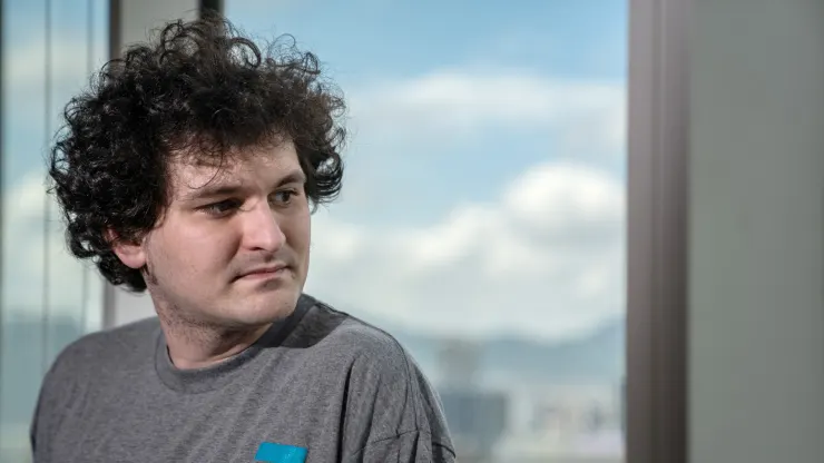 O fundador da FTX, Sam Bankman-Fried, é preso nas Bahamas.