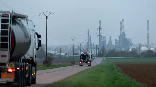 A guerra do petróleo do Ocidente contra a Rússia está começando a cobrar seu preço