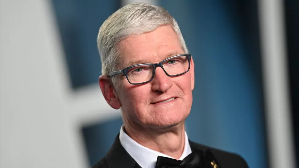 Chefe da Apple, Tim Cook, terá corte salarial em mais de 40% este ano