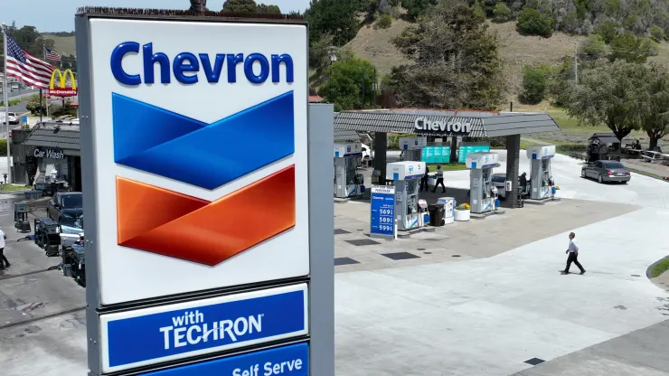 Chevron anuncia recompra de ações de US$ 75 bilhões e aumento de dividendos