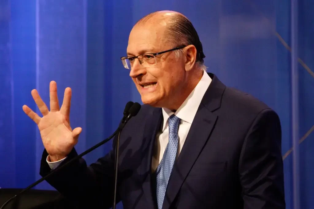 Governo tem meta de acabar com IPI pela reforma tributária, afirma Alckmin