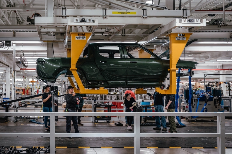 Principais executivos da Rivian partem porque fabricante de EV perde metas de produção, diz relatório