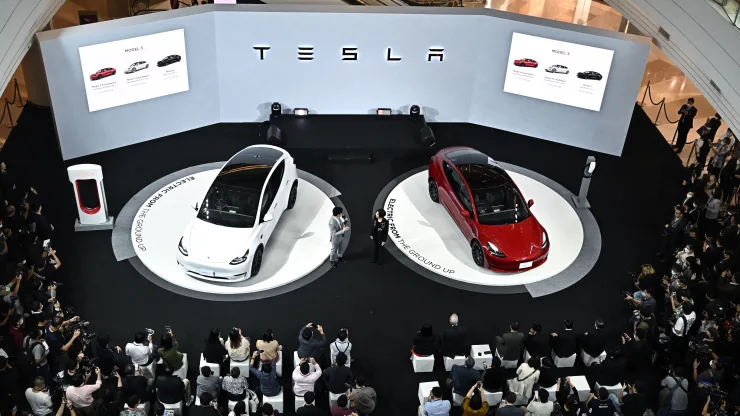 Tesla reduz preços nos EUA e na Europa para aumentar as vendas após entregas sem brilho no final do ano
