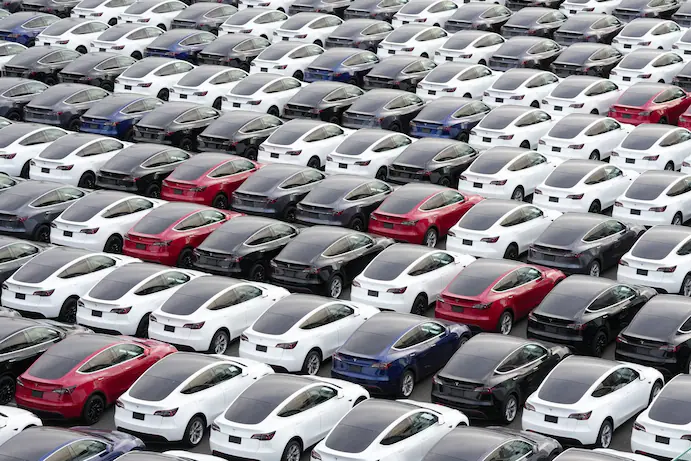 Tesla reduz preços, permitindo que certos modelos se qualifiquem para descontos fiscais