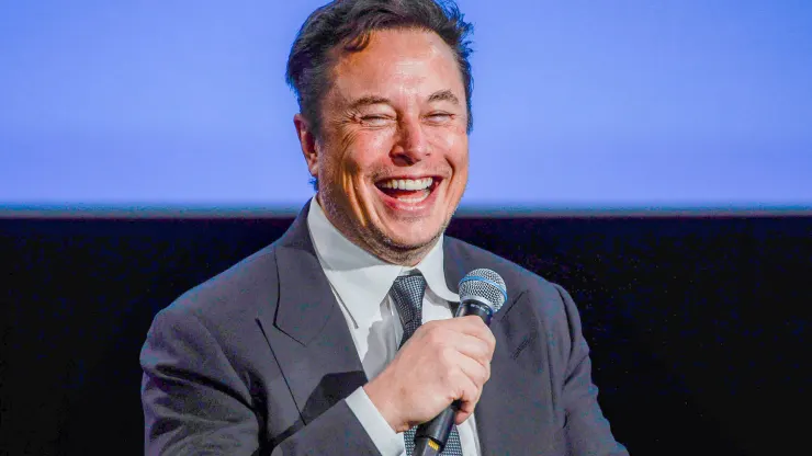Tesla reporta receita recorde e bate em ganhos