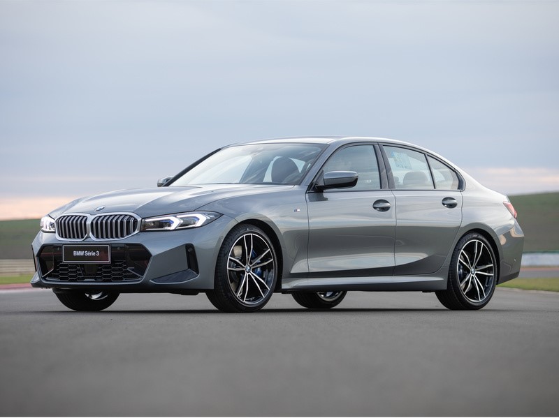 BMW Série 3 emplaca 52% do segmento de Sedãs Premium no Brasil e BMW X1 lidera pelo sexto ano consecutivo o segmento de SUVs Premium em 2022