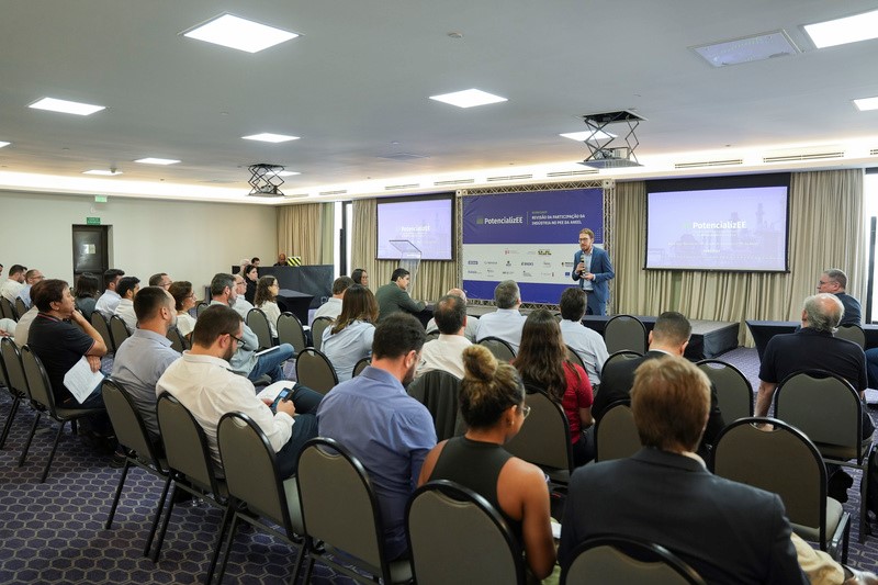 PotencializEE realiza workshop sobre Revisão da Participação da Indústria no PEE da Aneel, com representantes da ABESCO e associados