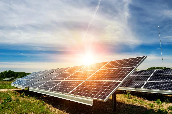 Pesquisa revela que mais da metade dos brasileiros já pensaram em instalar energia solar
