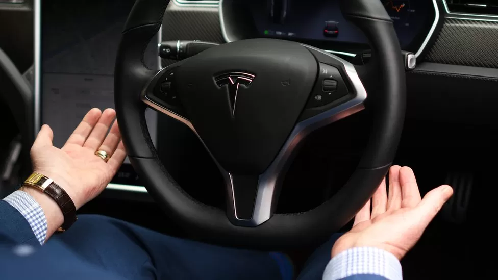 Tesla faz recall de 363.000 carros por causa de software autônomo