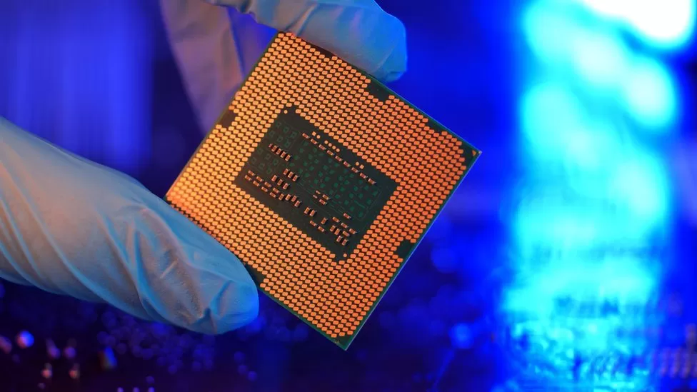 Empresas de microchips do Reino Unido pedem centenas de milhões ao governo