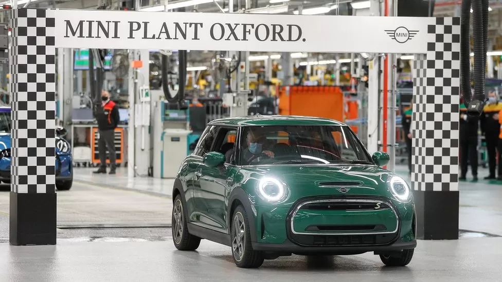 BMW investe em fábrica de Oxford enquanto planeja mais Minis elétricos