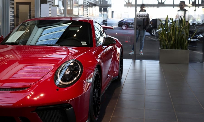 Porsche e Ferrari impulsionam os combustíveis eletrônicos no centro do debate sobre a proibição do ICE na Europa