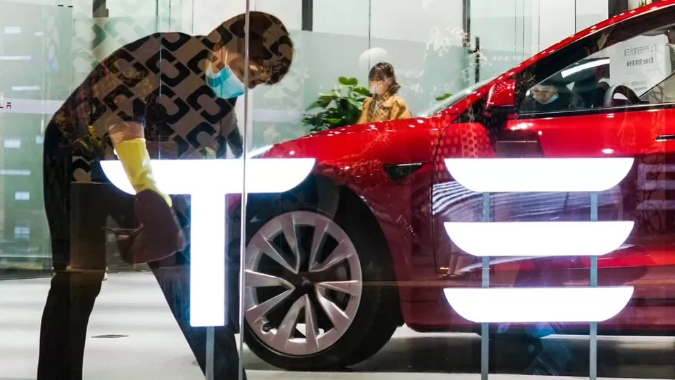 A Tesla cortou os preços de seus carros elétricos