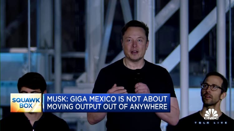 As ações da Tesla caem mais de 5%