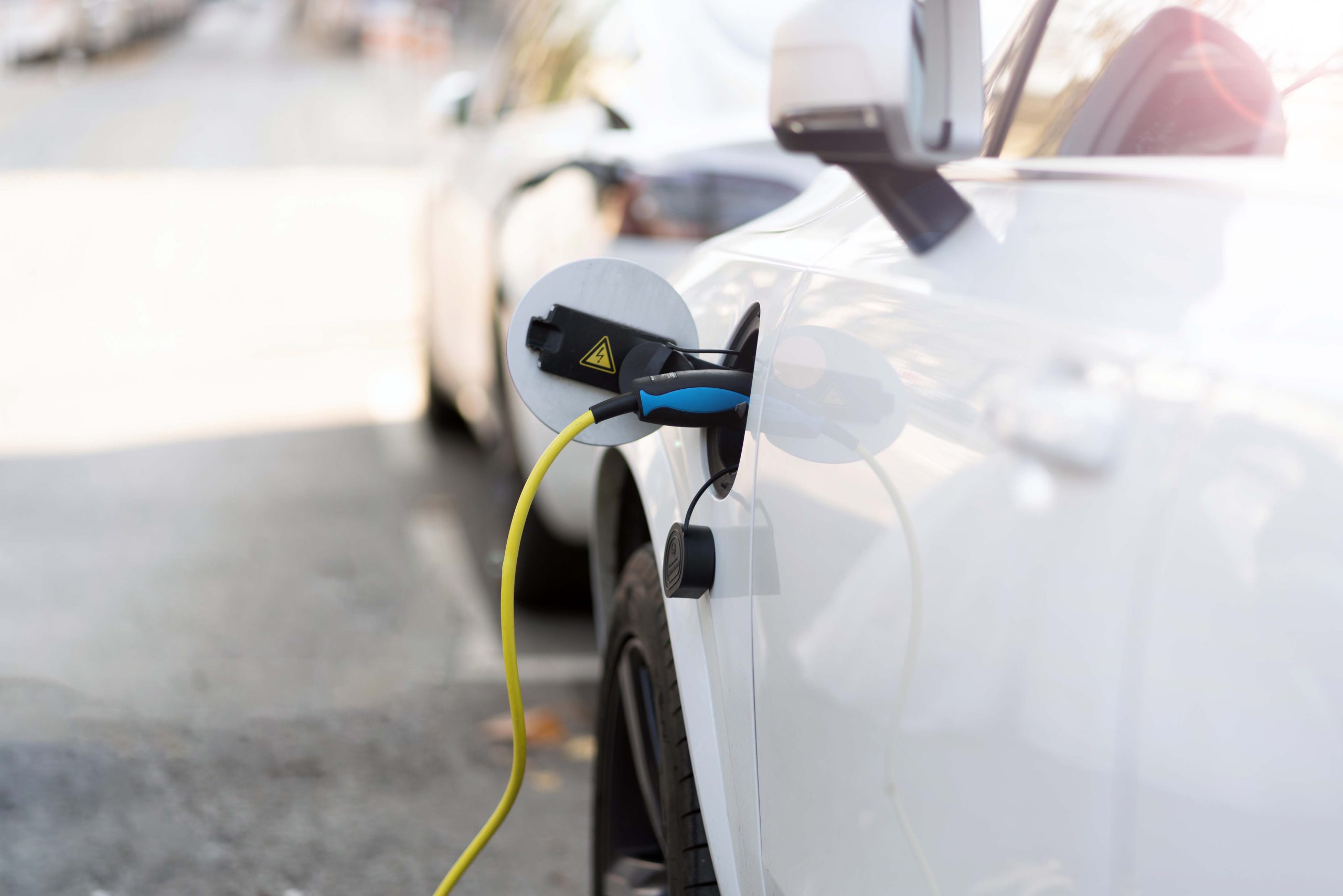 GM ultrapassa a Ford como o segundo melhor vendedor de veículos elétricos nos EUA, mas ainda fica atrás da Tesla por uma ampla margem