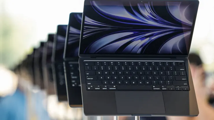 Remessas de Mac da Apple caem mais de 40%, pior que grandes rivais