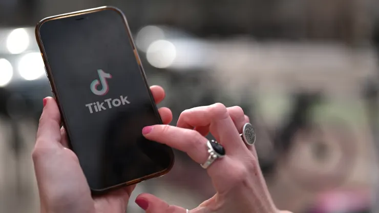 TikTok multado em US$ 16 milhões no Reino Unido por uso indevido de dados de crianças