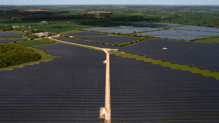 Investimento solar deve ultrapassar a produção de petróleo e atrair mais de US$ 1 bilhão por dia em 2023