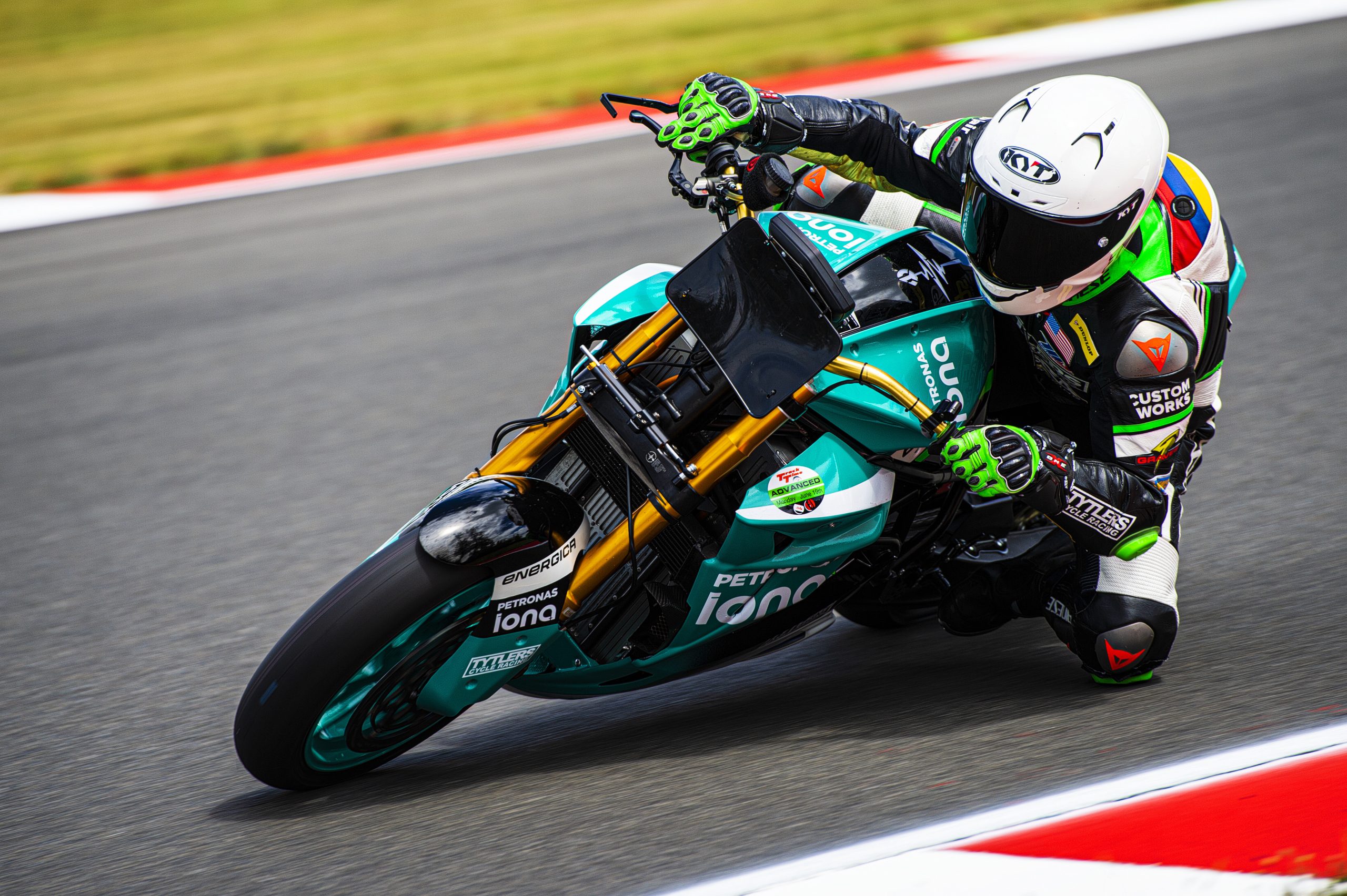 PETRONAS Lubricants International e Energica firmam parceria visando o futuro da mobilidade elétrica