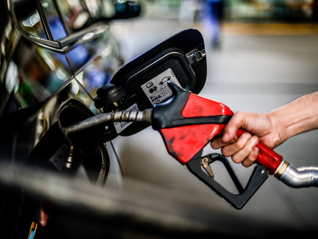 Preços da gasolina (0,66%) e diesel (0,59%) caem e etanol (0,63) sobe na quarta semana de junho, diz ValeCard