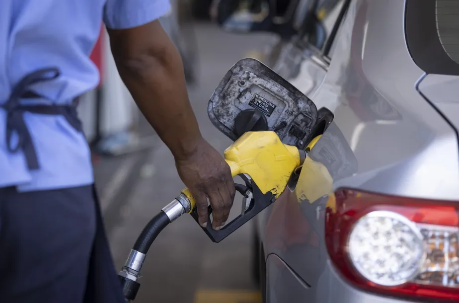 Preço da gasolina cai 2,03% na cidade de São Paulo na 3º semana de junho, com preço médio de R$5,248 na bomba; variação entre bairros chega a 48,5%