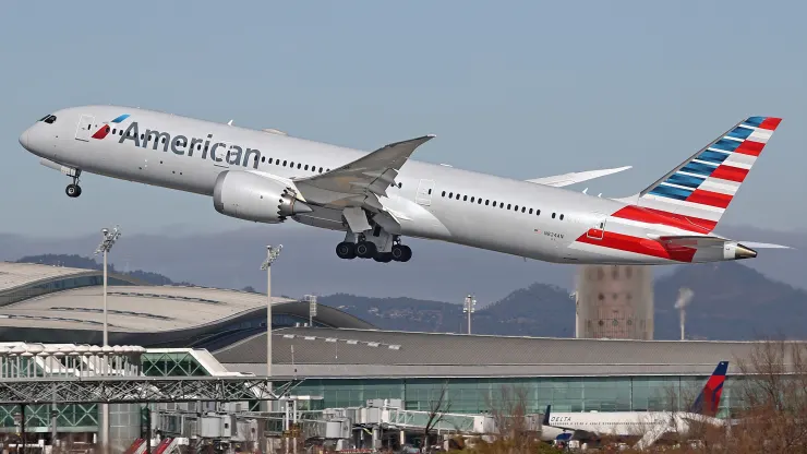 American Airlines eleva previsão de lucro para 2023 após forte segundo trimestre