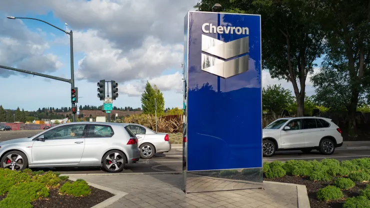 Chevron nomeia Eimear Bonner como novo chefe financeiro e divulga resultados preliminares do segundo trimestre