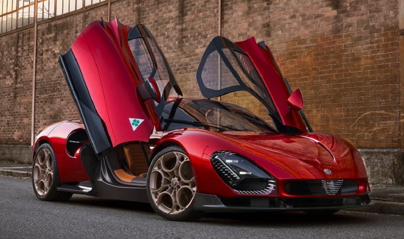 Alfa Romeo revela 33 supercarros Stradale
