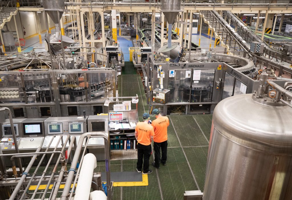 Britvic anuncia investimento em nova linha de engarrafamento em fábrica de Londres